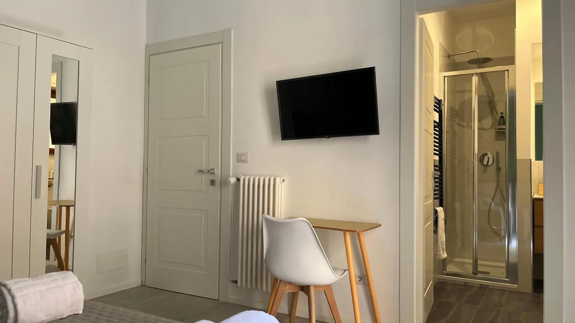 Lodi Modern House Hotel Rome Italy